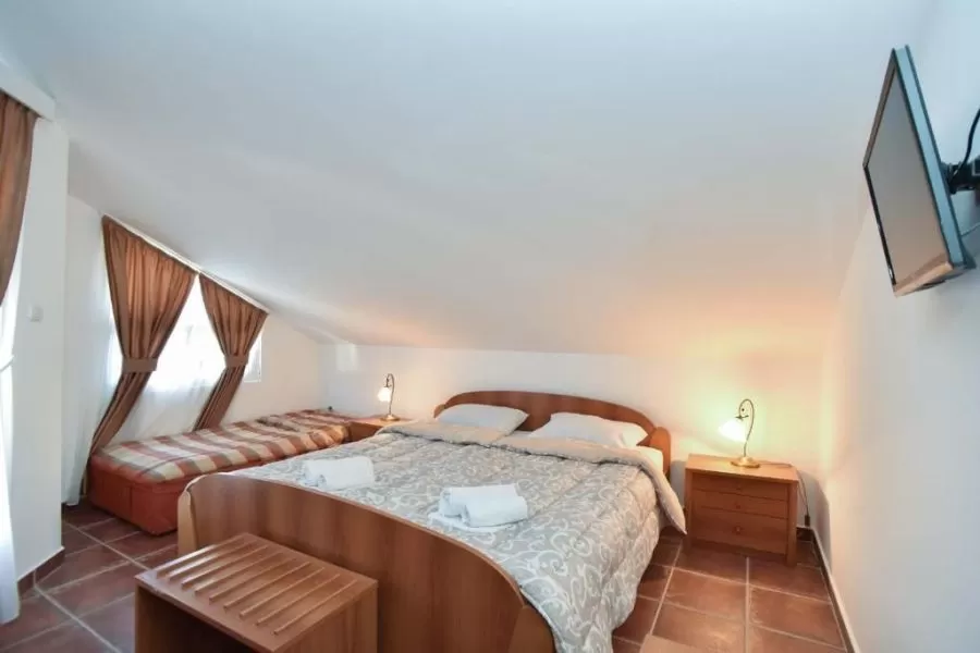 Tatjana_DBL mansard_01.jpeg